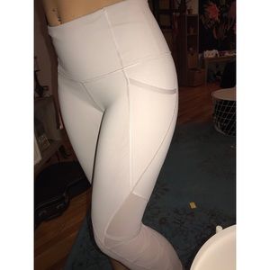 VICTORIA SPORT BLUSH CROPPED MESH LEGGINGS